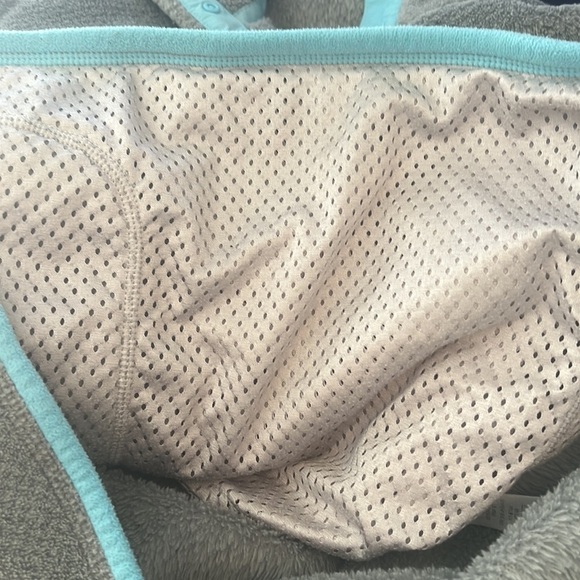 PATAGONIA Re-Tool Snap-T Fleece Pullover in a Platinum Gray/Blue Size Medium - Picture 5 of 5